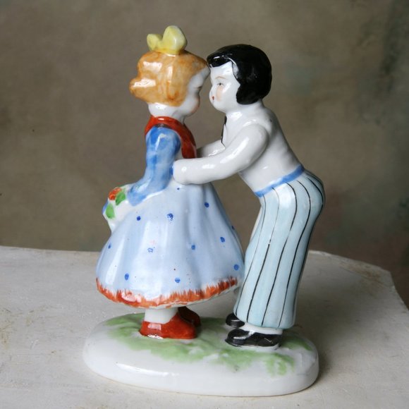Kissing Statue Boy and Girl Antique Porcelain Pioneer Mdse Co NY 1950 Japan Cute - Picture 8 of 9